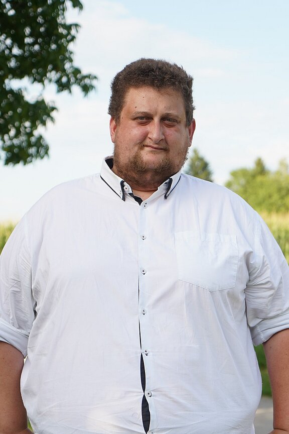 Spevak_Philipp_800x1200.jpg  
