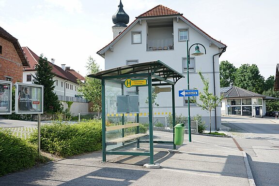 Eberstalzellhaltestelleort_1600x1067.JPG  