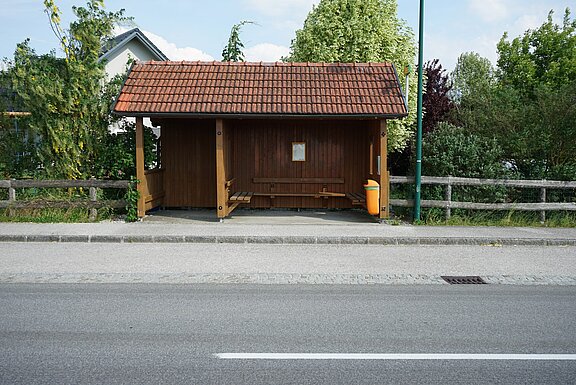 Eberstalzellhaltestelleortschaft_1600x1067.JPG  