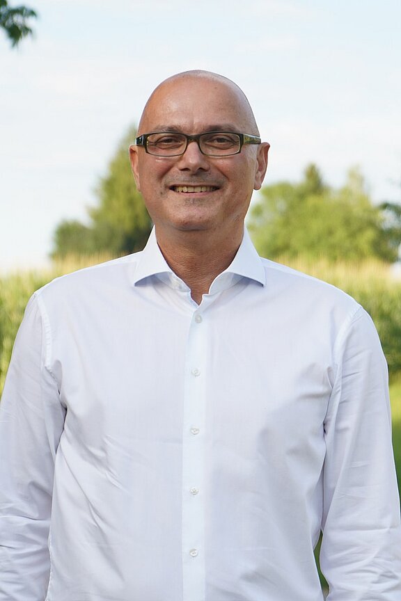 Zwiefelhofer_Bernd_800x1200.jpg  